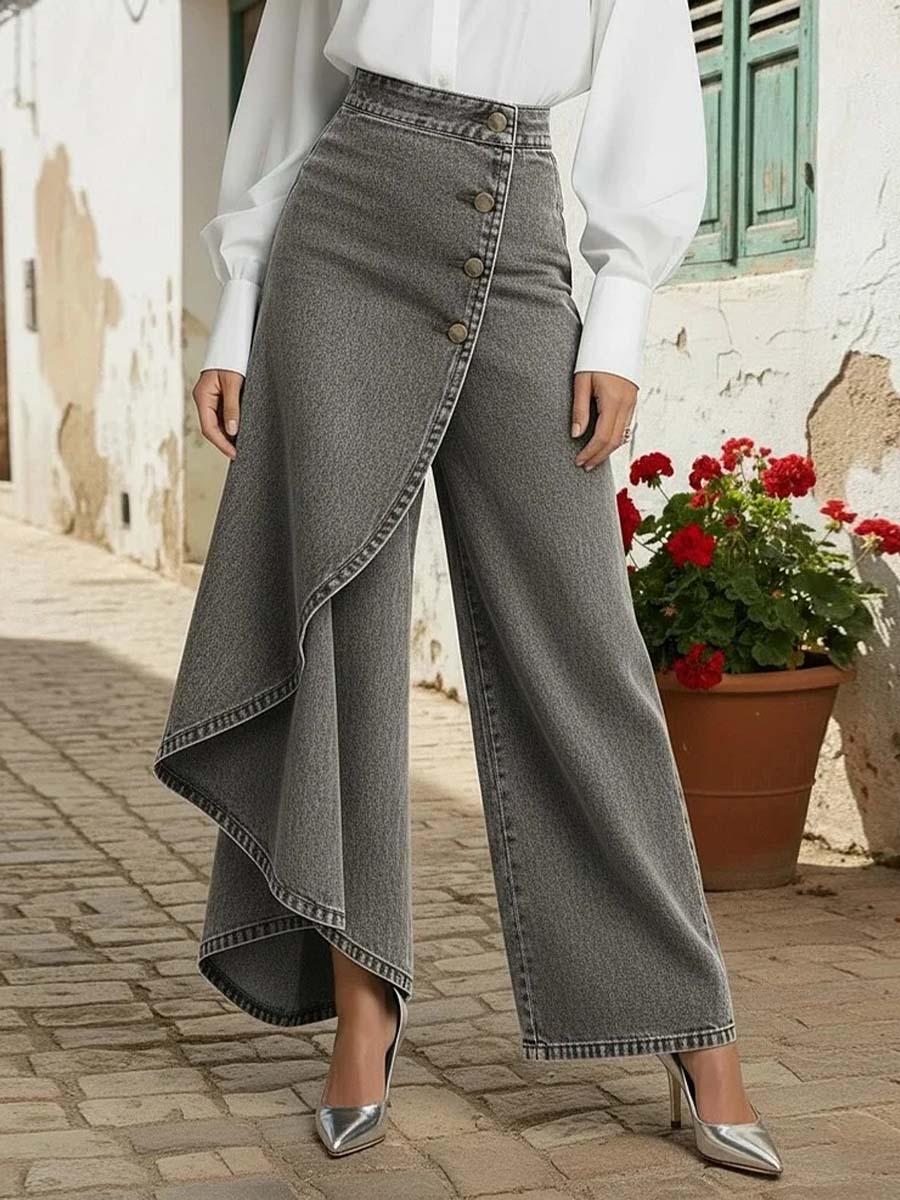 Plus Size Friendly Women's High-waisted Relaxed Fit Wide-leg Jeans With A Stylish Design.